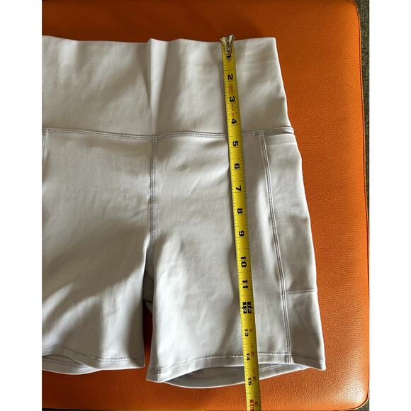 SOLD Vuori Women's AllTheFeels Short Lavender Mist Size Small - Picture 7 of 8